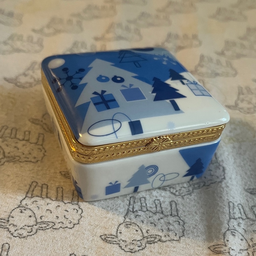 Mikasa Winter Scene Fine Porcelain small trinket box